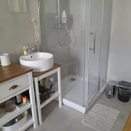 Bright & Cosy With Own Shower And Kitchenette Δωμάτια σε οικογενειακή κατοικία Πράγα